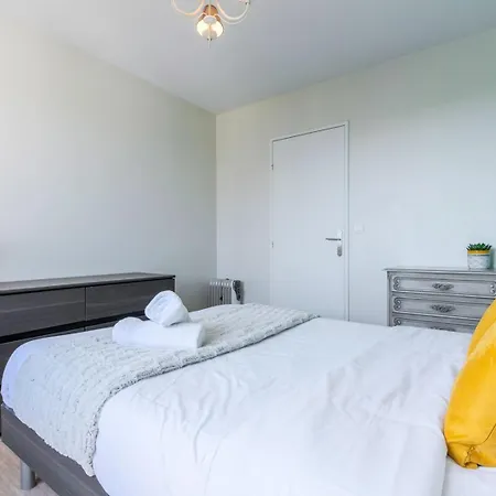 Bright One Bedroom With Parking Apartment