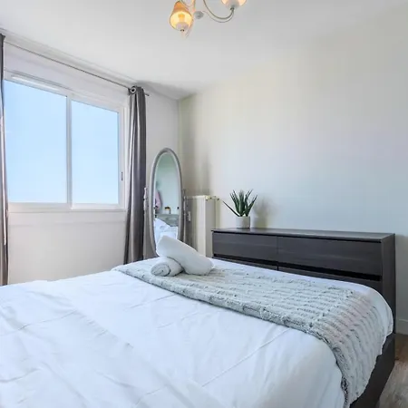 Apartment Bright One Bedroom With Parking *