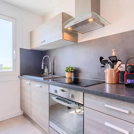 Bright One Bedroom With Parking