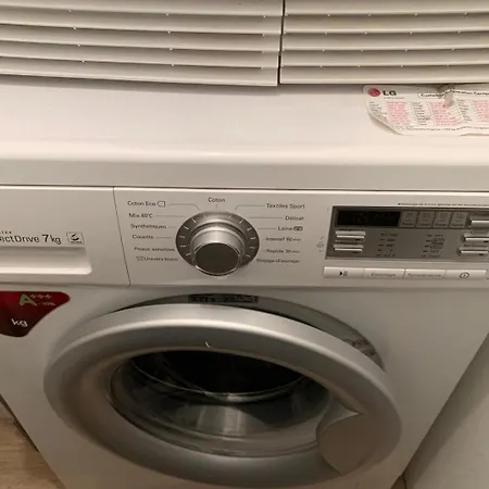 Apartment Bright One Bedroom With Parking *