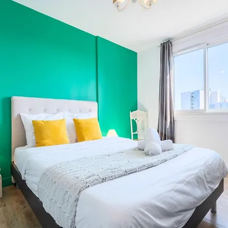 Bright One Bedroom With Parking La Madeleine (Nord)