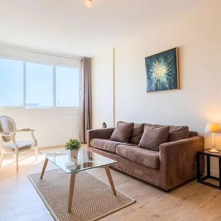 Bright One Bedroom With Parking Apartment La Madeleine (Nord)