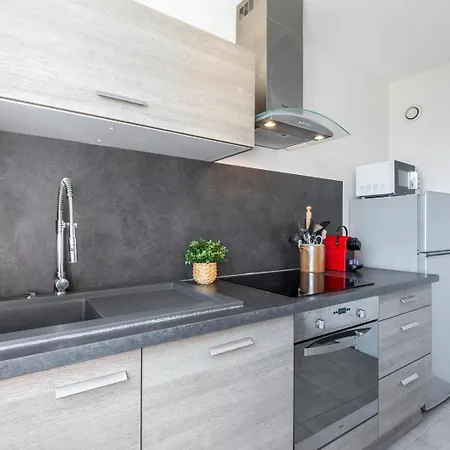 Apartment Bright One Bedroom With Parking La Madeleine (Nord)
