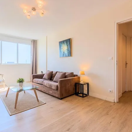 Bright One Bedroom With Parking Apartment La Madeleine (Nord)
